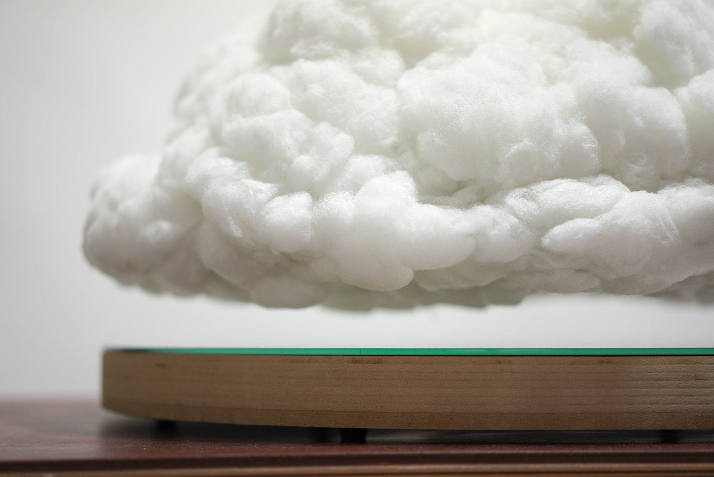 Floating cloud speaker