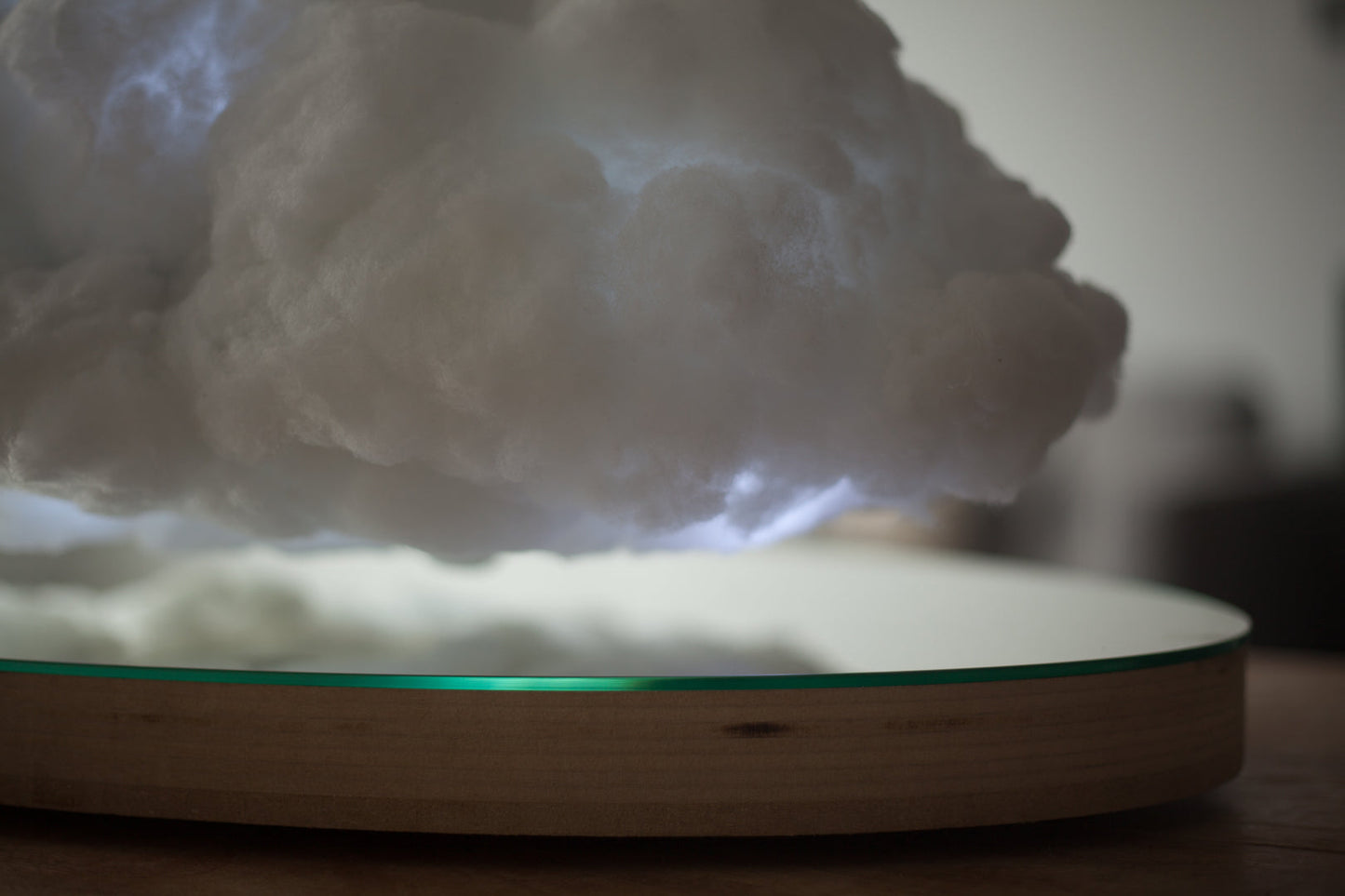 Floating cloud speaker
