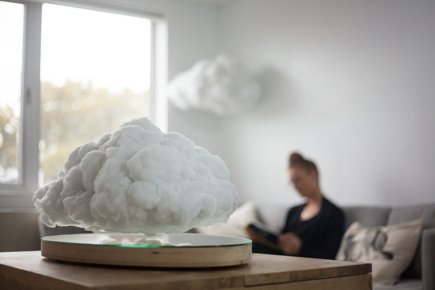 Floating cloud speaker
